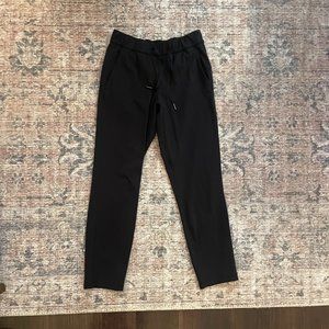 Lululemon black on the fly 7/8 pant, 25", size 4